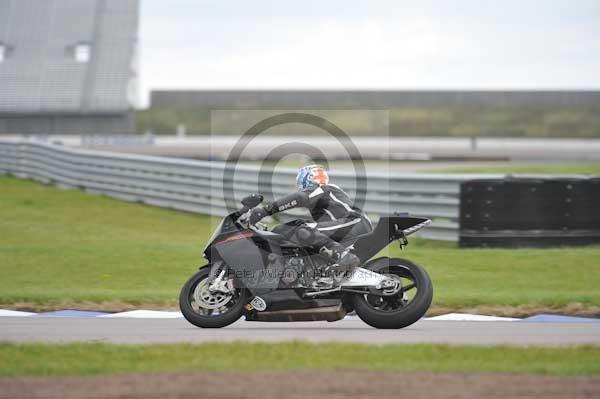 Motorcycle action photographs;Rockingham;Rockingham photographs;Trackday digital images;event digital images;eventdigitalimages;no limits trackday;peter wileman photography;rockingham corby northamptonshire;trackday;trackday photos