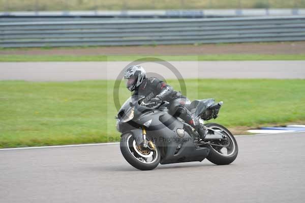 Motorcycle action photographs;Rockingham;Rockingham photographs;Trackday digital images;event digital images;eventdigitalimages;no limits trackday;peter wileman photography;rockingham corby northamptonshire;trackday;trackday photos