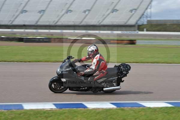 Motorcycle action photographs;Rockingham;Rockingham photographs;Trackday digital images;event digital images;eventdigitalimages;no limits trackday;peter wileman photography;rockingham corby northamptonshire;trackday;trackday photos