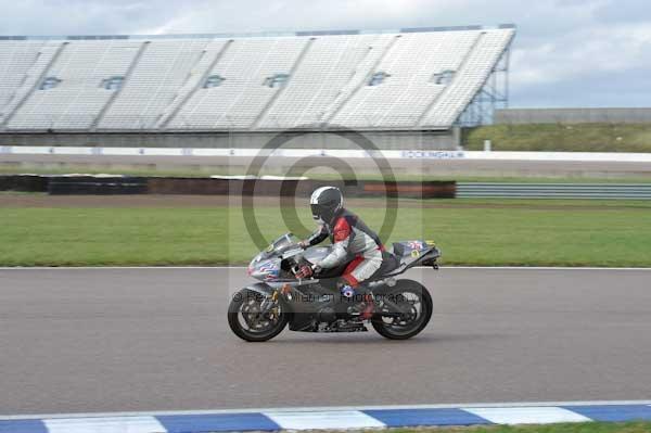 Motorcycle action photographs;Rockingham;Rockingham photographs;Trackday digital images;event digital images;eventdigitalimages;no limits trackday;peter wileman photography;rockingham corby northamptonshire;trackday;trackday photos