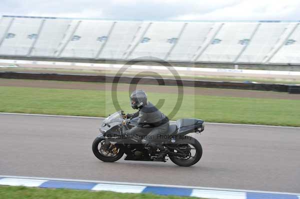 Motorcycle action photographs;Rockingham;Rockingham photographs;Trackday digital images;event digital images;eventdigitalimages;no limits trackday;peter wileman photography;rockingham corby northamptonshire;trackday;trackday photos