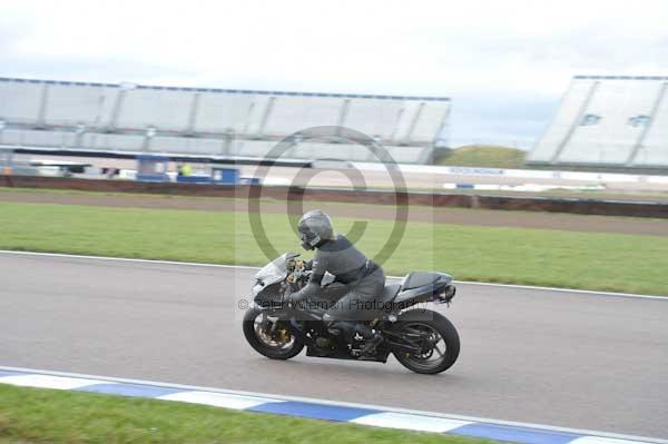 Motorcycle action photographs;Rockingham;Rockingham photographs;Trackday digital images;event digital images;eventdigitalimages;no limits trackday;peter wileman photography;rockingham corby northamptonshire;trackday;trackday photos