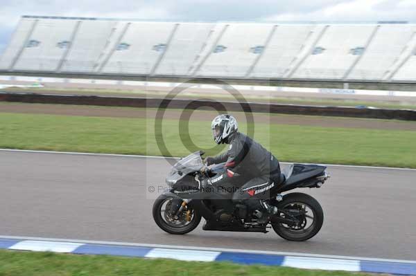 Motorcycle action photographs;Rockingham;Rockingham photographs;Trackday digital images;event digital images;eventdigitalimages;no limits trackday;peter wileman photography;rockingham corby northamptonshire;trackday;trackday photos