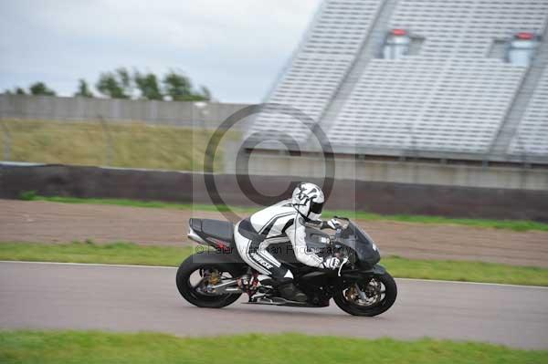 Motorcycle action photographs;Rockingham;Rockingham photographs;Trackday digital images;event digital images;eventdigitalimages;no limits trackday;peter wileman photography;rockingham corby northamptonshire;trackday;trackday photos