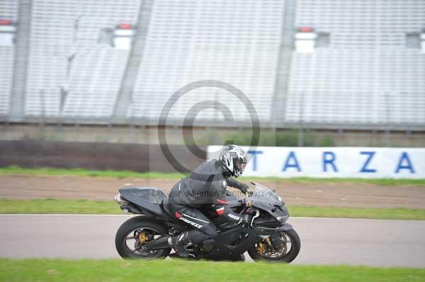 Motorcycle action photographs;Rockingham;Rockingham photographs;Trackday digital images;event digital images;eventdigitalimages;no limits trackday;peter wileman photography;rockingham corby northamptonshire;trackday;trackday photos