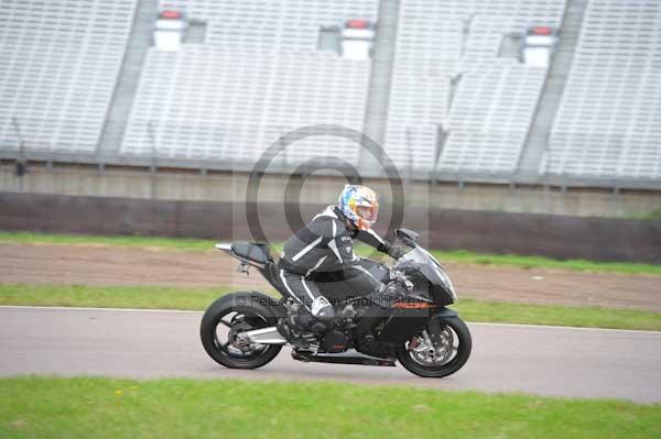 Motorcycle action photographs;Rockingham;Rockingham photographs;Trackday digital images;event digital images;eventdigitalimages;no limits trackday;peter wileman photography;rockingham corby northamptonshire;trackday;trackday photos