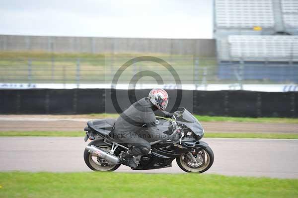 Motorcycle action photographs;Rockingham;Rockingham photographs;Trackday digital images;event digital images;eventdigitalimages;no limits trackday;peter wileman photography;rockingham corby northamptonshire;trackday;trackday photos