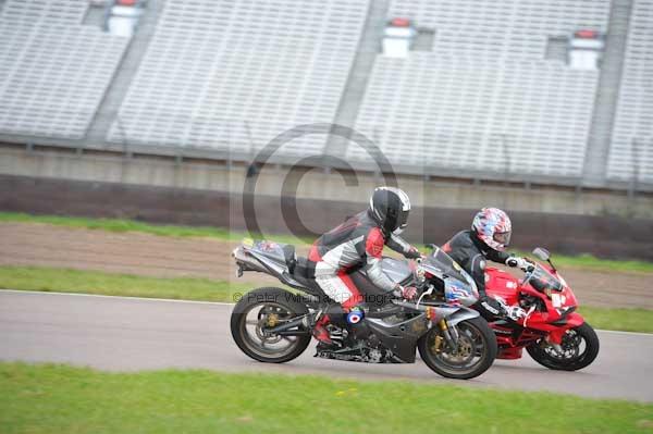 Motorcycle action photographs;Rockingham;Rockingham photographs;Trackday digital images;event digital images;eventdigitalimages;no limits trackday;peter wileman photography;rockingham corby northamptonshire;trackday;trackday photos