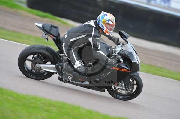 Motorcycle action photographs;Rockingham;Rockingham photographs;Trackday digital images;event digital images;eventdigitalimages;no limits trackday;peter wileman photography;rockingham corby northamptonshire;trackday;trackday photos