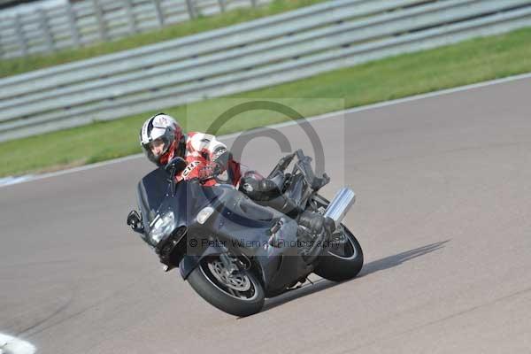 Motorcycle action photographs;Rockingham;Rockingham photographs;Trackday digital images;event digital images;eventdigitalimages;no limits trackday;peter wileman photography;rockingham corby northamptonshire;trackday;trackday photos