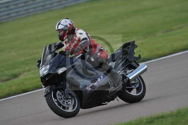 Motorcycle action photographs;Rockingham;Rockingham photographs;Trackday digital images;event digital images;eventdigitalimages;no limits trackday;peter wileman photography;rockingham corby northamptonshire;trackday;trackday photos