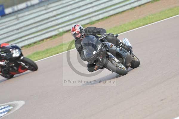 Motorcycle action photographs;Rockingham;Rockingham photographs;Trackday digital images;event digital images;eventdigitalimages;no limits trackday;peter wileman photography;rockingham corby northamptonshire;trackday;trackday photos