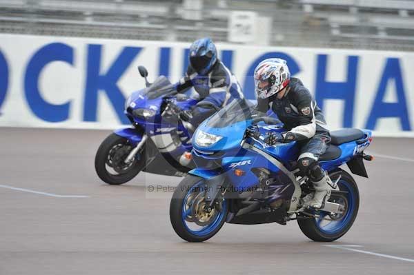 Motorcycle action photographs;Rockingham;Rockingham photographs;Trackday digital images;event digital images;eventdigitalimages;no limits trackday;peter wileman photography;rockingham corby northamptonshire;trackday;trackday photos