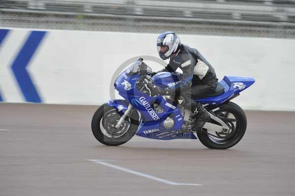 Motorcycle action photographs;Rockingham;Rockingham photographs;Trackday digital images;event digital images;eventdigitalimages;no limits trackday;peter wileman photography;rockingham corby northamptonshire;trackday;trackday photos