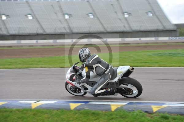 Motorcycle action photographs;Rockingham;Rockingham photographs;Trackday digital images;event digital images;eventdigitalimages;no limits trackday;peter wileman photography;rockingham corby northamptonshire;trackday;trackday photos