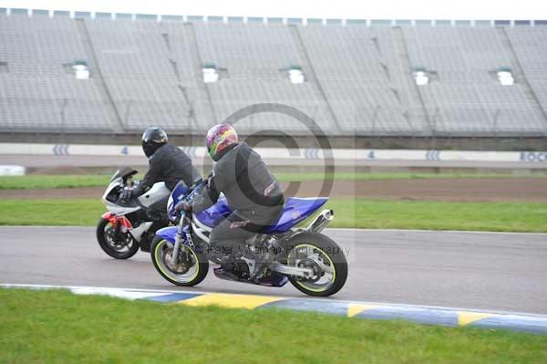 Motorcycle action photographs;Rockingham;Rockingham photographs;Trackday digital images;event digital images;eventdigitalimages;no limits trackday;peter wileman photography;rockingham corby northamptonshire;trackday;trackday photos