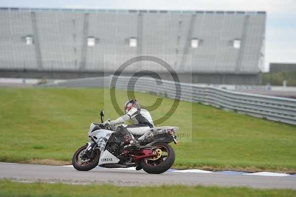 Motorcycle action photographs;Rockingham;Rockingham photographs;Trackday digital images;event digital images;eventdigitalimages;no limits trackday;peter wileman photography;rockingham corby northamptonshire;trackday;trackday photos