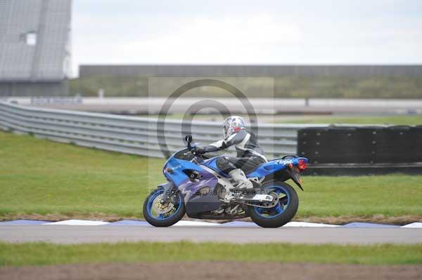 Motorcycle action photographs;Rockingham;Rockingham photographs;Trackday digital images;event digital images;eventdigitalimages;no limits trackday;peter wileman photography;rockingham corby northamptonshire;trackday;trackday photos