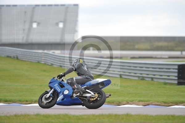 Motorcycle action photographs;Rockingham;Rockingham photographs;Trackday digital images;event digital images;eventdigitalimages;no limits trackday;peter wileman photography;rockingham corby northamptonshire;trackday;trackday photos