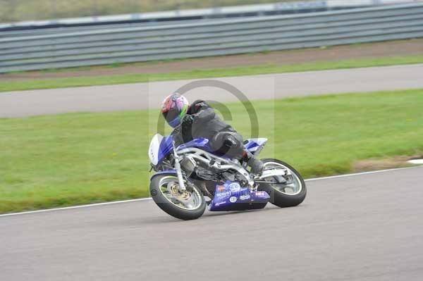 Motorcycle action photographs;Rockingham;Rockingham photographs;Trackday digital images;event digital images;eventdigitalimages;no limits trackday;peter wileman photography;rockingham corby northamptonshire;trackday;trackday photos