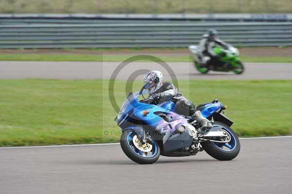 Motorcycle action photographs;Rockingham;Rockingham photographs;Trackday digital images;event digital images;eventdigitalimages;no limits trackday;peter wileman photography;rockingham corby northamptonshire;trackday;trackday photos