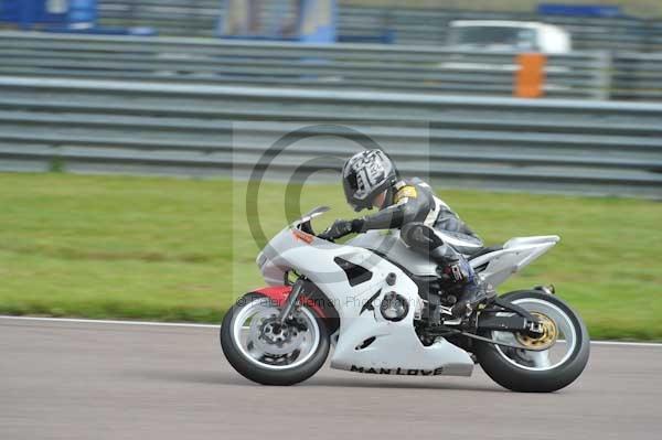 Motorcycle action photographs;Rockingham;Rockingham photographs;Trackday digital images;event digital images;eventdigitalimages;no limits trackday;peter wileman photography;rockingham corby northamptonshire;trackday;trackday photos