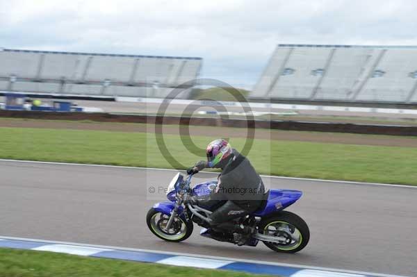 Motorcycle action photographs;Rockingham;Rockingham photographs;Trackday digital images;event digital images;eventdigitalimages;no limits trackday;peter wileman photography;rockingham corby northamptonshire;trackday;trackday photos