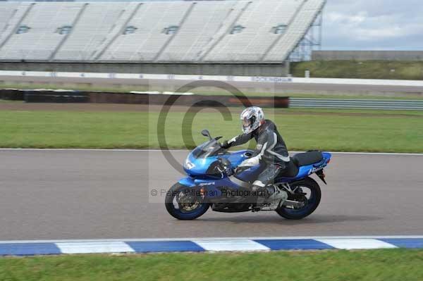 Motorcycle action photographs;Rockingham;Rockingham photographs;Trackday digital images;event digital images;eventdigitalimages;no limits trackday;peter wileman photography;rockingham corby northamptonshire;trackday;trackday photos