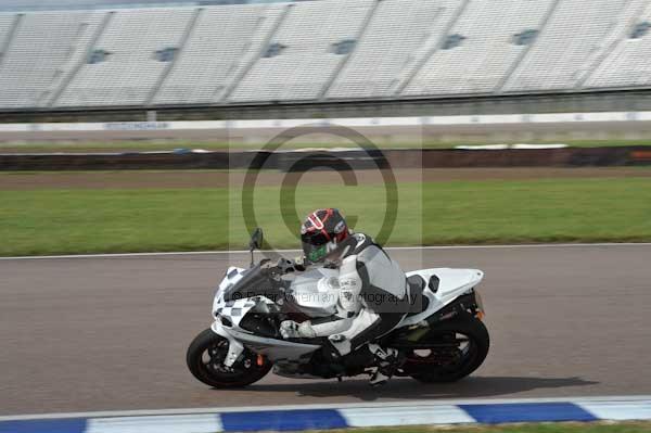 Motorcycle action photographs;Rockingham;Rockingham photographs;Trackday digital images;event digital images;eventdigitalimages;no limits trackday;peter wileman photography;rockingham corby northamptonshire;trackday;trackday photos