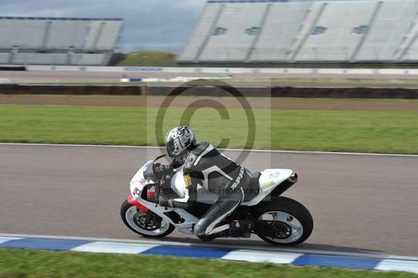 Motorcycle action photographs;Rockingham;Rockingham photographs;Trackday digital images;event digital images;eventdigitalimages;no limits trackday;peter wileman photography;rockingham corby northamptonshire;trackday;trackday photos