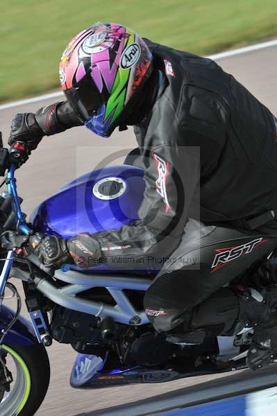 Motorcycle action photographs;Rockingham;Rockingham photographs;Trackday digital images;event digital images;eventdigitalimages;no limits trackday;peter wileman photography;rockingham corby northamptonshire;trackday;trackday photos