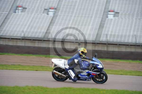 Motorcycle action photographs;Rockingham;Rockingham photographs;Trackday digital images;event digital images;eventdigitalimages;no limits trackday;peter wileman photography;rockingham corby northamptonshire;trackday;trackday photos