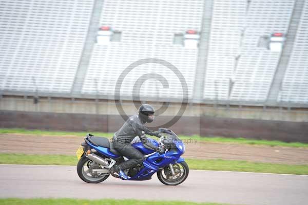 Motorcycle action photographs;Rockingham;Rockingham photographs;Trackday digital images;event digital images;eventdigitalimages;no limits trackday;peter wileman photography;rockingham corby northamptonshire;trackday;trackday photos