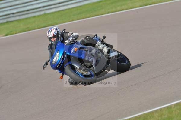 Motorcycle action photographs;Rockingham;Rockingham photographs;Trackday digital images;event digital images;eventdigitalimages;no limits trackday;peter wileman photography;rockingham corby northamptonshire;trackday;trackday photos