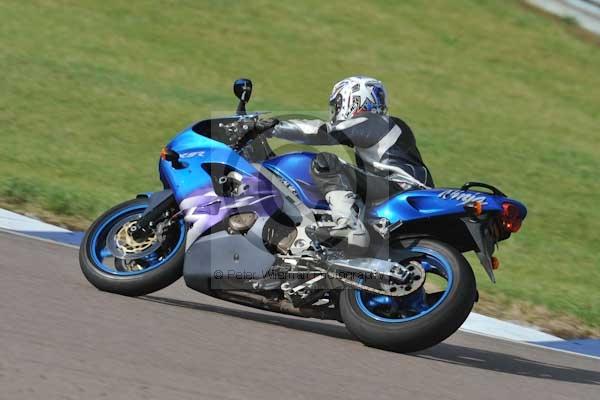 Motorcycle action photographs;Rockingham;Rockingham photographs;Trackday digital images;event digital images;eventdigitalimages;no limits trackday;peter wileman photography;rockingham corby northamptonshire;trackday;trackday photos