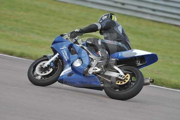 Motorcycle action photographs;Rockingham;Rockingham photographs;Trackday digital images;event digital images;eventdigitalimages;no limits trackday;peter wileman photography;rockingham corby northamptonshire;trackday;trackday photos