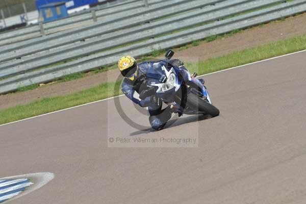 Motorcycle action photographs;Rockingham;Rockingham photographs;Trackday digital images;event digital images;eventdigitalimages;no limits trackday;peter wileman photography;rockingham corby northamptonshire;trackday;trackday photos