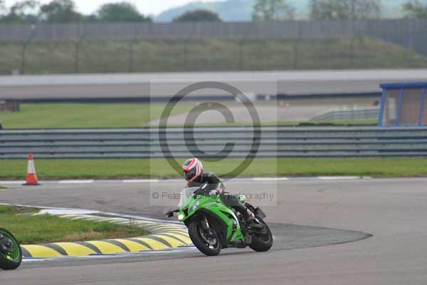 Motorcycle action photographs;Rockingham;Rockingham photographs;Trackday digital images;event digital images;eventdigitalimages;no limits trackday;peter wileman photography;rockingham corby northamptonshire;trackday;trackday photos