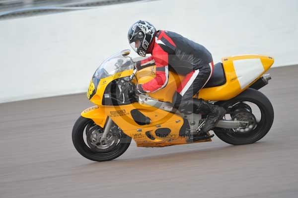 Motorcycle action photographs;Rockingham;Rockingham photographs;Trackday digital images;event digital images;eventdigitalimages;no limits trackday;peter wileman photography;rockingham corby northamptonshire;trackday;trackday photos