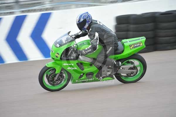 Motorcycle action photographs;Rockingham;Rockingham photographs;Trackday digital images;event digital images;eventdigitalimages;no limits trackday;peter wileman photography;rockingham corby northamptonshire;trackday;trackday photos