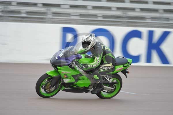 Motorcycle action photographs;Rockingham;Rockingham photographs;Trackday digital images;event digital images;eventdigitalimages;no limits trackday;peter wileman photography;rockingham corby northamptonshire;trackday;trackday photos