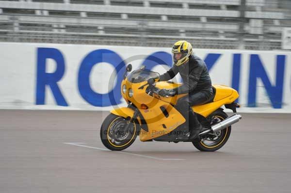 Motorcycle action photographs;Rockingham;Rockingham photographs;Trackday digital images;event digital images;eventdigitalimages;no limits trackday;peter wileman photography;rockingham corby northamptonshire;trackday;trackday photos