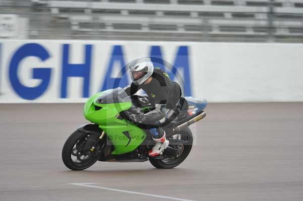 Motorcycle action photographs;Rockingham;Rockingham photographs;Trackday digital images;event digital images;eventdigitalimages;no limits trackday;peter wileman photography;rockingham corby northamptonshire;trackday;trackday photos