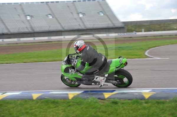 Motorcycle action photographs;Rockingham;Rockingham photographs;Trackday digital images;event digital images;eventdigitalimages;no limits trackday;peter wileman photography;rockingham corby northamptonshire;trackday;trackday photos