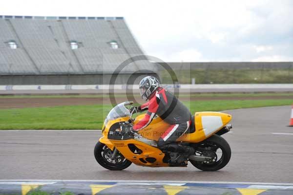 Motorcycle action photographs;Rockingham;Rockingham photographs;Trackday digital images;event digital images;eventdigitalimages;no limits trackday;peter wileman photography;rockingham corby northamptonshire;trackday;trackday photos