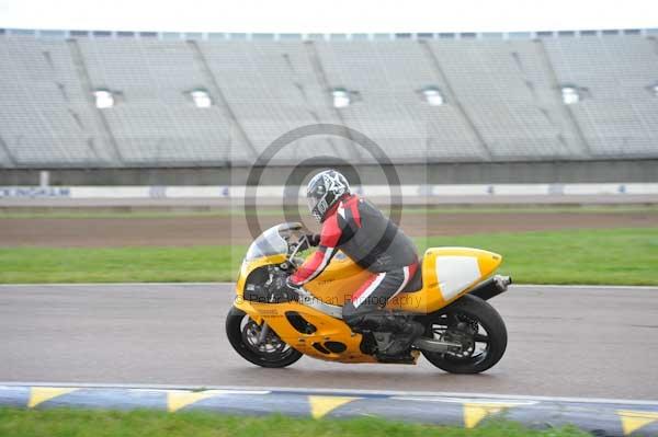 Motorcycle action photographs;Rockingham;Rockingham photographs;Trackday digital images;event digital images;eventdigitalimages;no limits trackday;peter wileman photography;rockingham corby northamptonshire;trackday;trackday photos