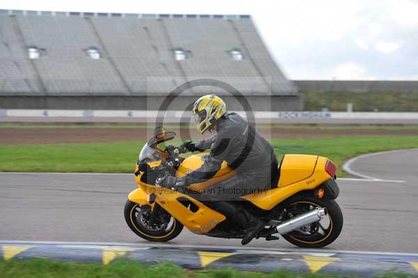 Motorcycle action photographs;Rockingham;Rockingham photographs;Trackday digital images;event digital images;eventdigitalimages;no limits trackday;peter wileman photography;rockingham corby northamptonshire;trackday;trackday photos