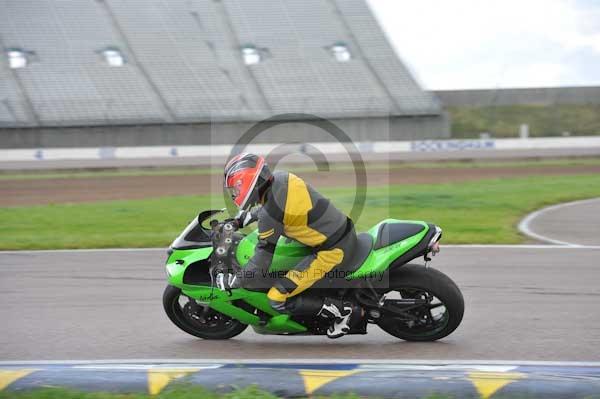 Motorcycle action photographs;Rockingham;Rockingham photographs;Trackday digital images;event digital images;eventdigitalimages;no limits trackday;peter wileman photography;rockingham corby northamptonshire;trackday;trackday photos