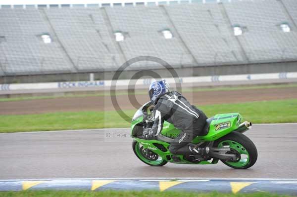 Motorcycle action photographs;Rockingham;Rockingham photographs;Trackday digital images;event digital images;eventdigitalimages;no limits trackday;peter wileman photography;rockingham corby northamptonshire;trackday;trackday photos