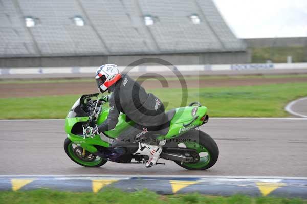 Motorcycle action photographs;Rockingham;Rockingham photographs;Trackday digital images;event digital images;eventdigitalimages;no limits trackday;peter wileman photography;rockingham corby northamptonshire;trackday;trackday photos